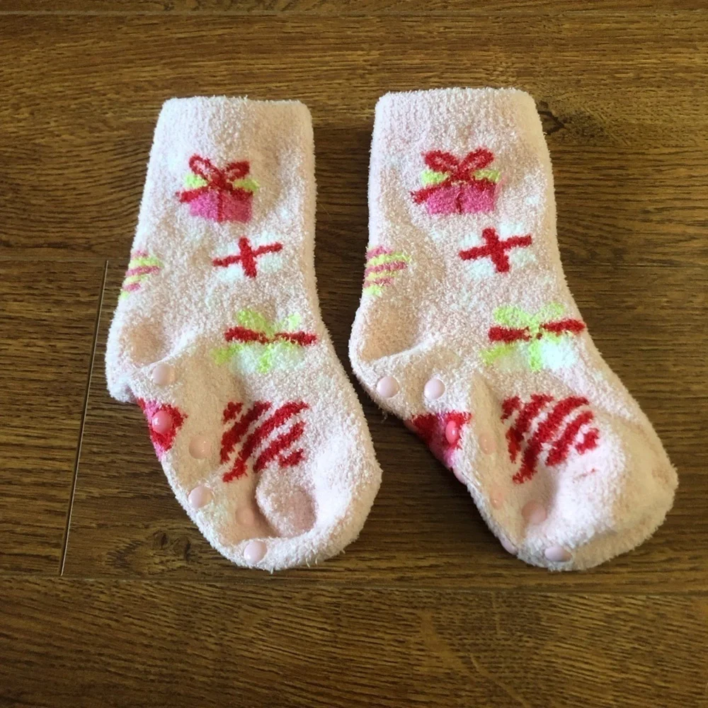 Toddler present fuzzy socks